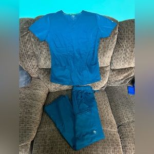 All heart scrub set